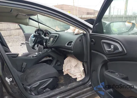 2015 Chrysler 200 Limited z USA, uszkodzony, nr VIN 1C3CCCAB6FN569618